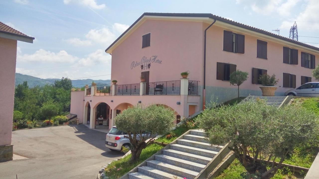 Relais Black Horse Millesimo Exteriér fotografie