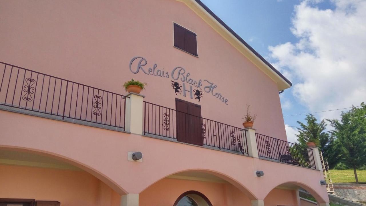 Relais Black Horse Millesimo Exteriér fotografie