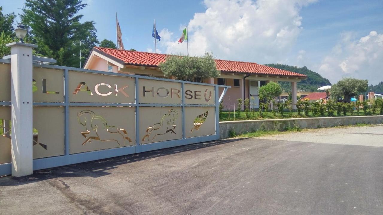 Relais Black Horse Millesimo Exteriér fotografie